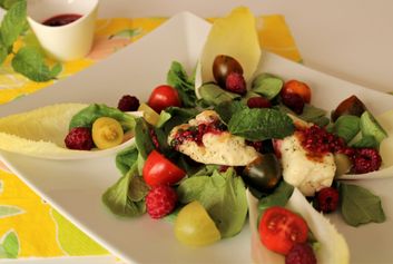 Salade met frambozen en halloumi